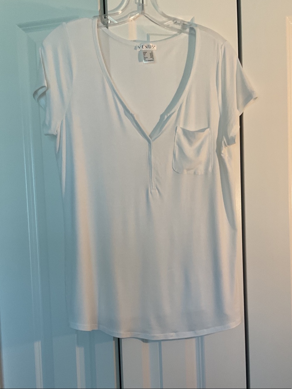 VENUS White V-Neck Short Sleeve Pocket Tee